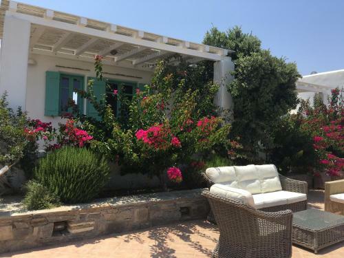 Naoussa Bay Villas