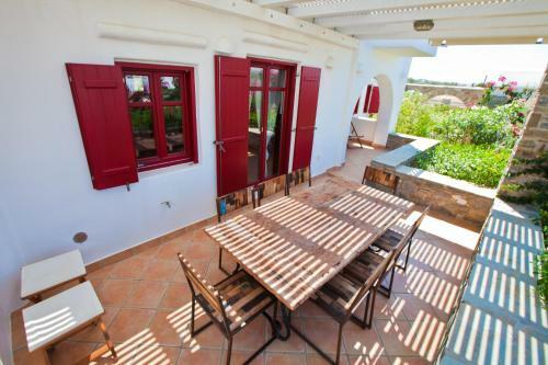 Naoussa Bay Villas