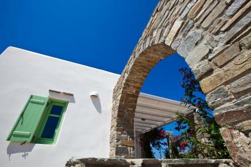 Naoussa Bay Villas