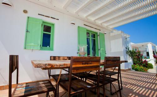 Naoussa Bay Villas