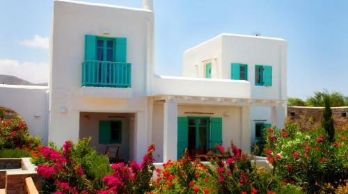 Naoussa Bay Villas