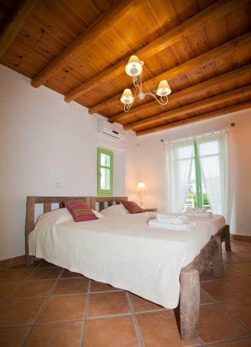 Naoussa Bay Villas