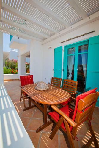 Naoussa Bay Villas