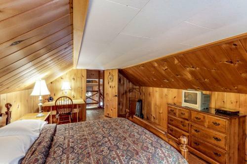 Breakwater Lodge