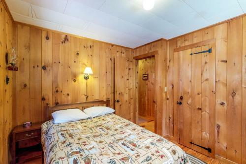 Breakwater Lodge