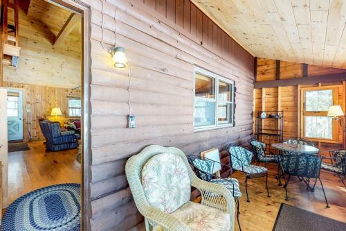 Breakwater Lodge