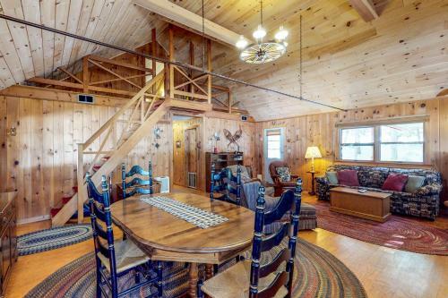 Breakwater Lodge