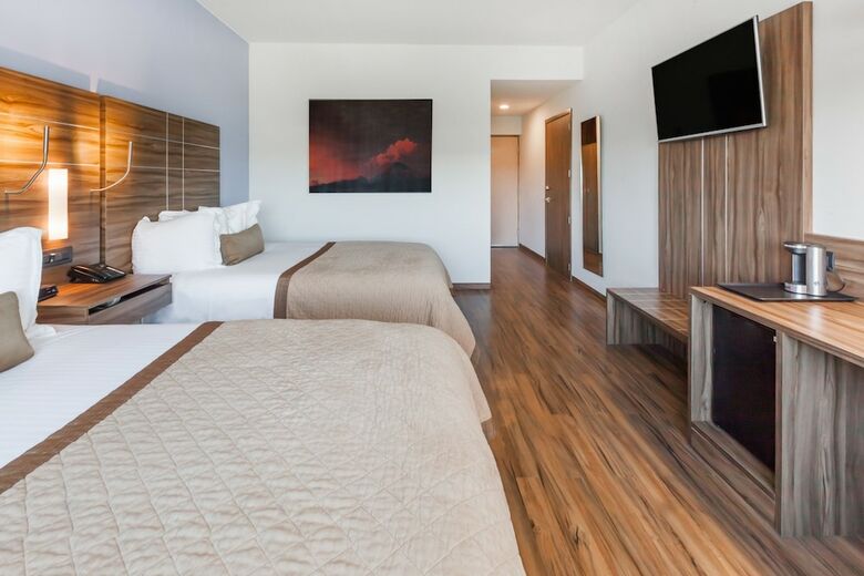 Hotel Wyndham Garden Colima