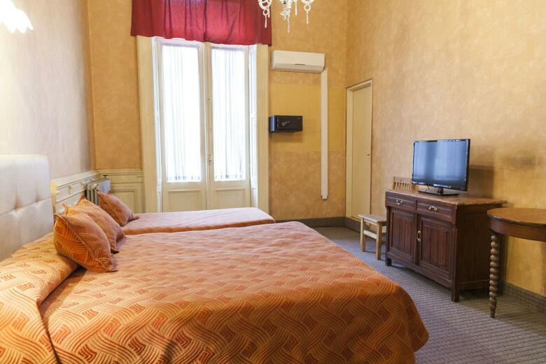 Hotel Reina
