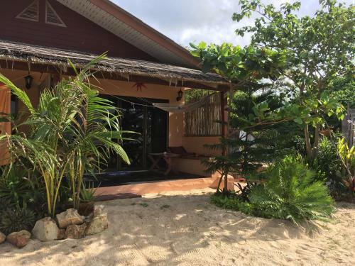 Hostal Papillon Bungalows