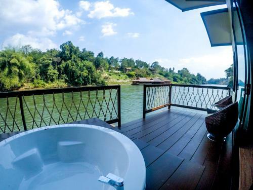 Hotel Binlha Raft