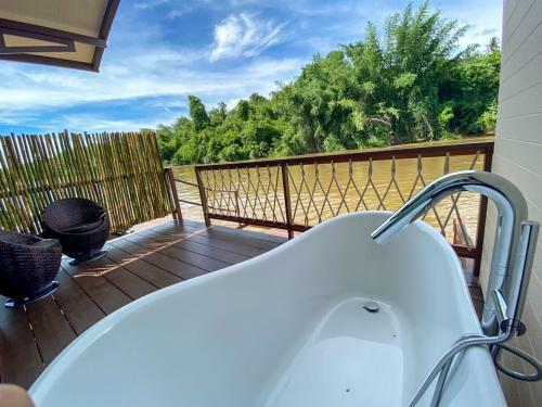 Hotel Binlha Raft