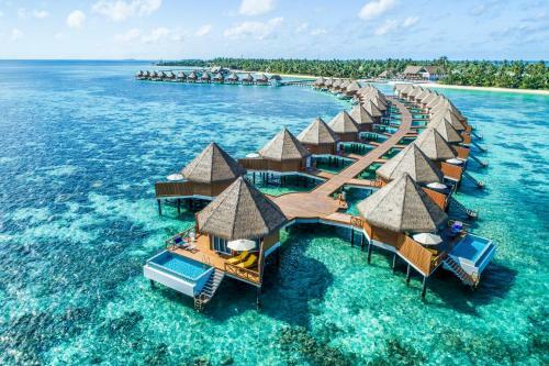 Hotel Mercure Maldives Kooddoo Resort
