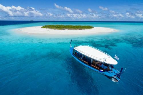 Hotel Mercure Maldives Kooddoo Resort