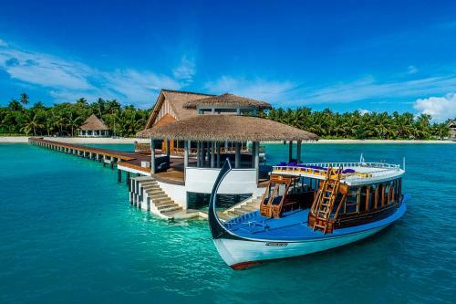 Hotel Mercure Maldives Kooddoo Resort