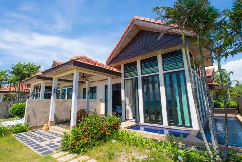 Sabah Beach Villas & Suites