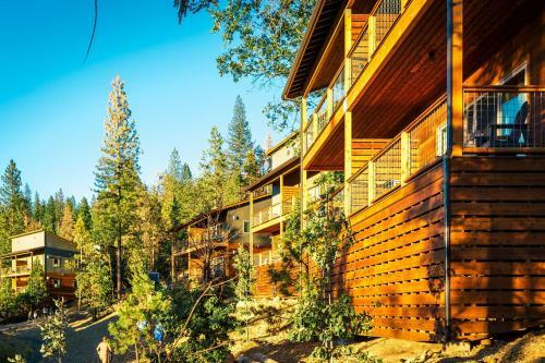 Rush Creek Lodge At Yosemite