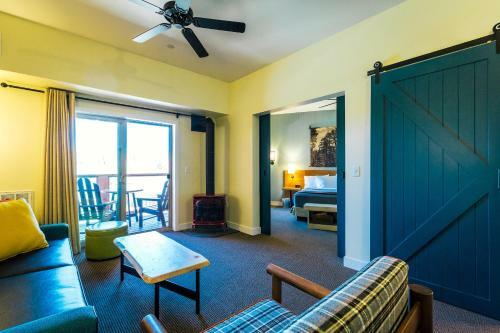 Rush Creek Lodge At Yosemite