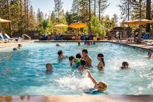 Rush Creek Lodge At Yosemite