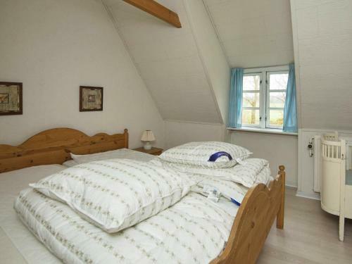 Six-bedroom Holiday Home In Hundslund