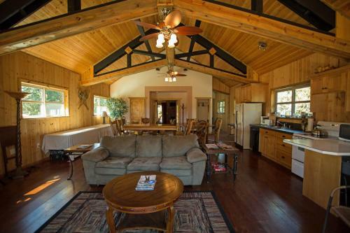 Hotel Diamondstone Guest Lodges