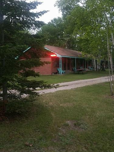 Historic Birch Lodge And Motel