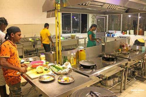 Hotel Paper Moon Kudils
