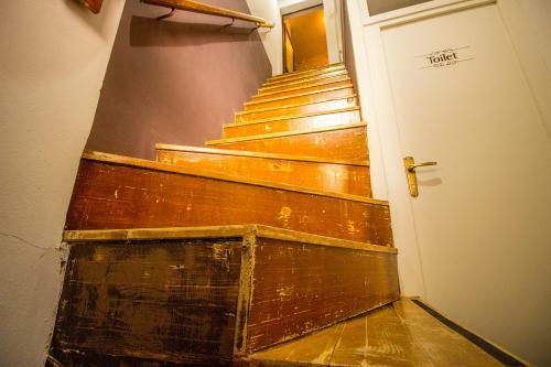 Hostel Omi?