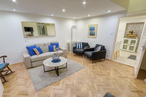 D.five Beautiful Apartment At Basilica