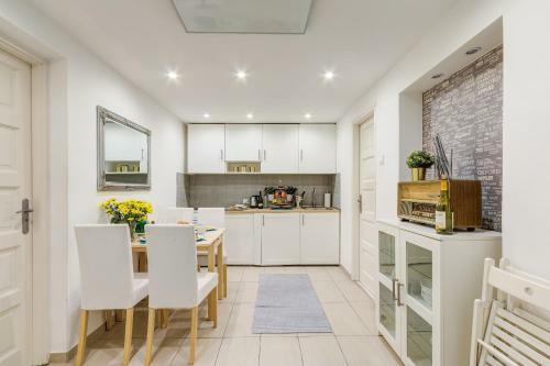 D.five Beautiful Apartment At Basilica