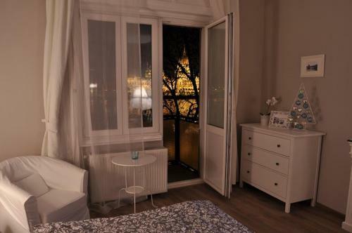 Vintage Panoramic Apartment