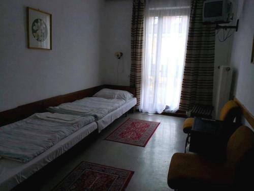 Hotel Oroszl�n Szigetv�r