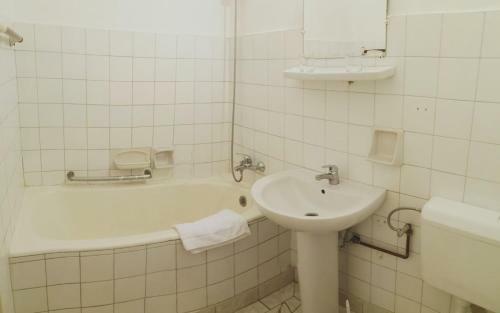 Hotel Oroszl�n Szigetv�r