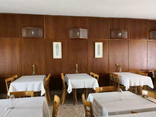Hotel Oroszl�n Szigetv�r