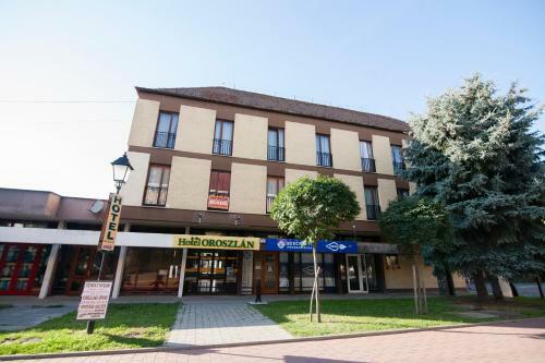 Hotel Oroszl�n Szigetv�r