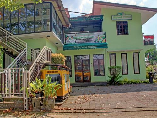 Hotel Oyo 90357 Shafwah Guesthouse Syariah