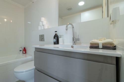 Apartamento Enjoy Views Of Jerusalem From Chic Flat