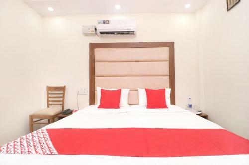Oyo 16462 Hotel Fb