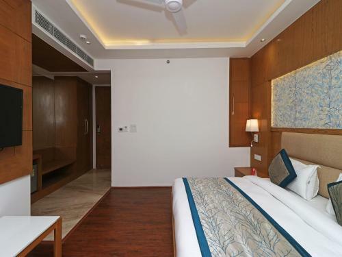 Capital O 10824 Hotel Star Suites
