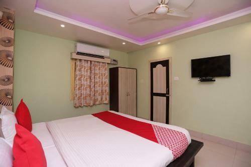 Oyo 15443 Hotel Mega Palace