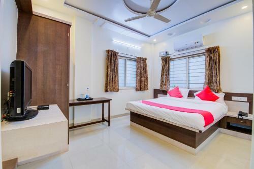 Oyo 24125 Hotel Aakash