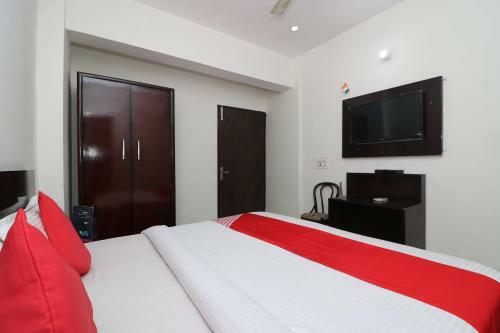 Oyo 23504 Hotel Panther