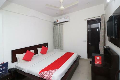 Oyo 23504 Hotel Panther