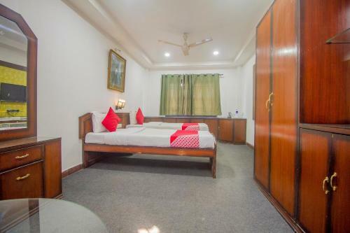 Hotel Oyo 12327 The Mapple
