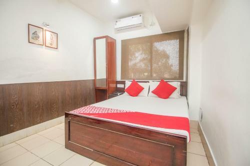 Hotel Oyo 12327 The Mapple