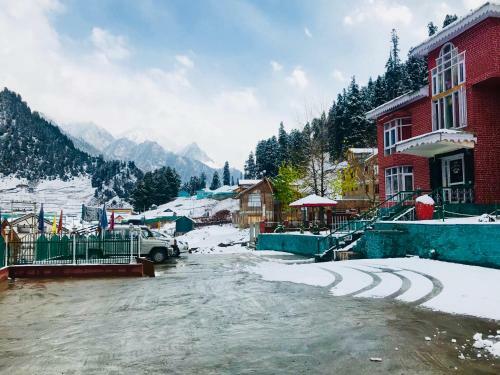 Hotel Glacier Heights