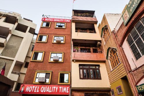 Oyo 23296 Hotel Quality Time