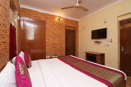 Hotel Oyo 10661 Dsr Classic