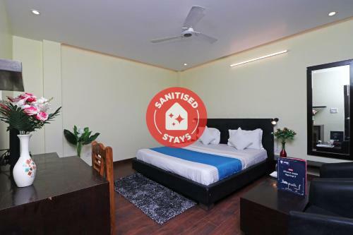 Oyo 10666 Hotel Feather