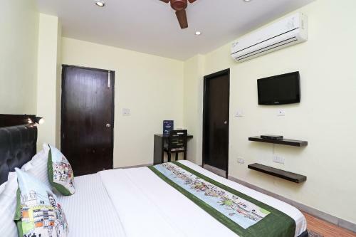 Oyo 10666 Hotel Feather